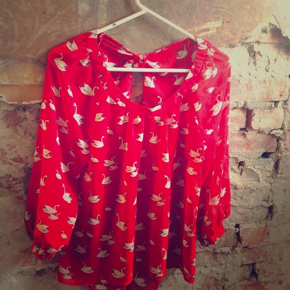 🦢🦢🦢Forever 21 Size L Swan Print Top🦢🦢🦢 - Picture 1 of 4